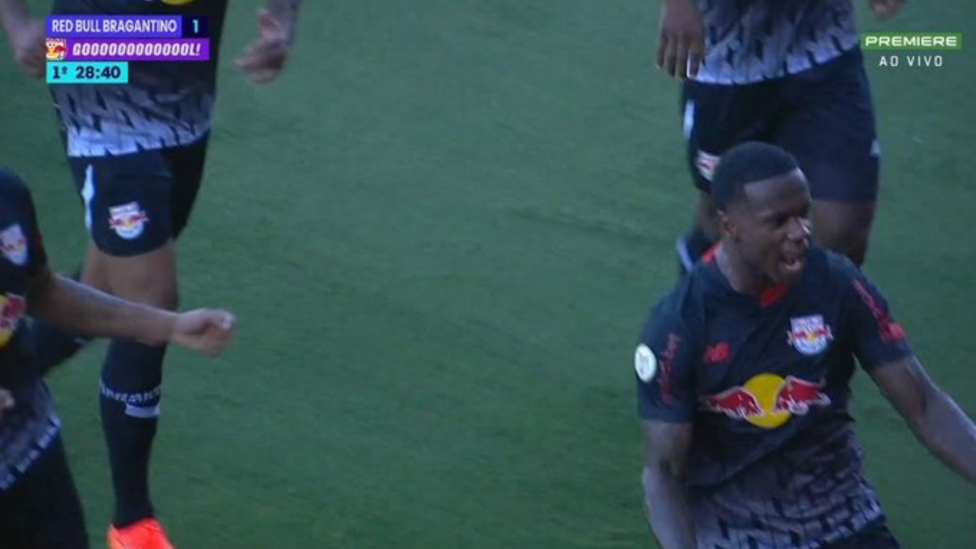 Com golaço de Helinho, Bragantino vence o Corinthians - Reprodução / Premiere