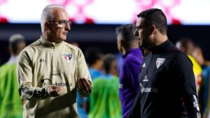 São Paulo tem acerto com volante e se aproxima de atacante do Grêmio - Getty Images