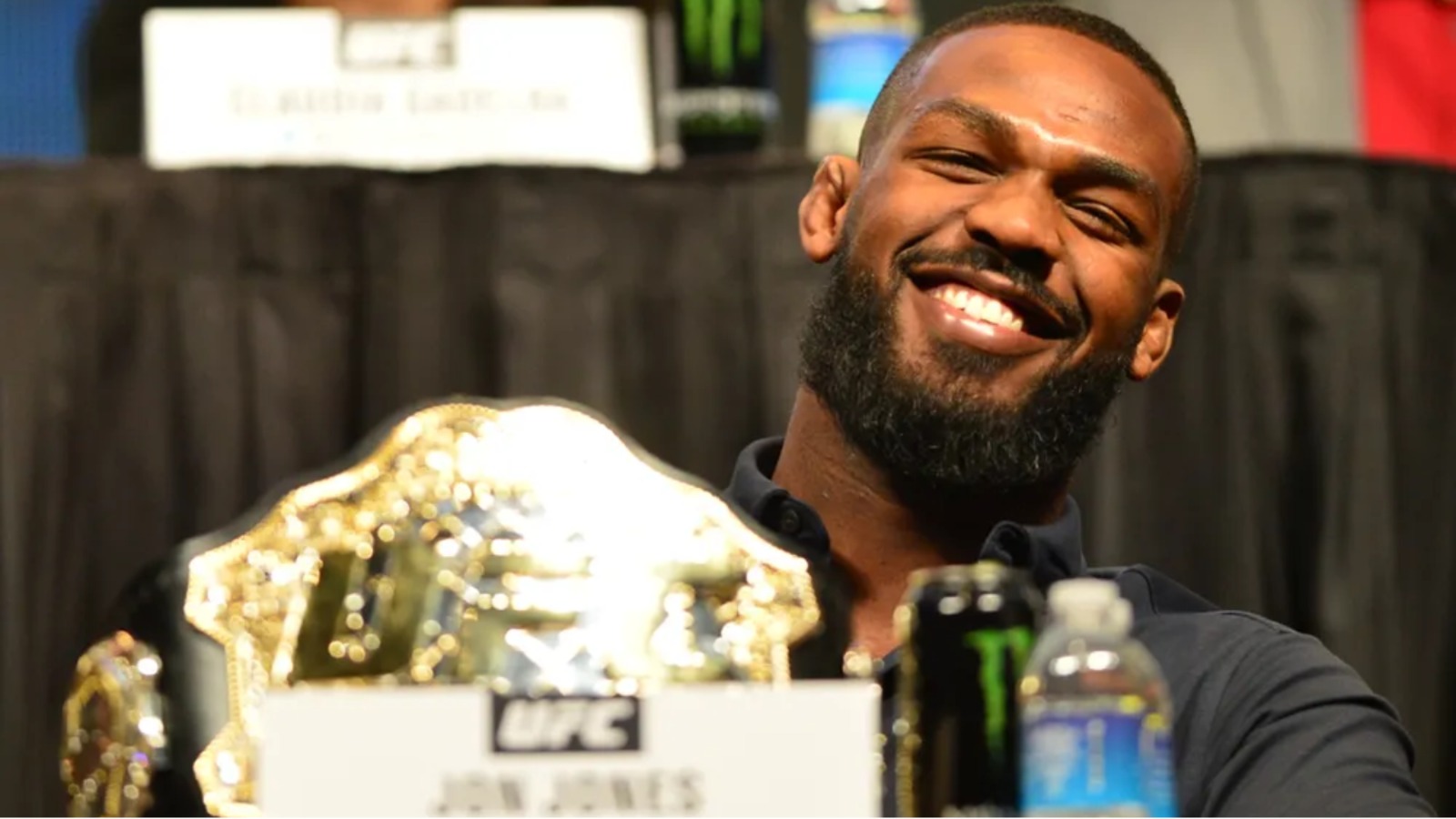 Jon Jones em coletiva do UFC - Foto: reprodução/ Jason Silva