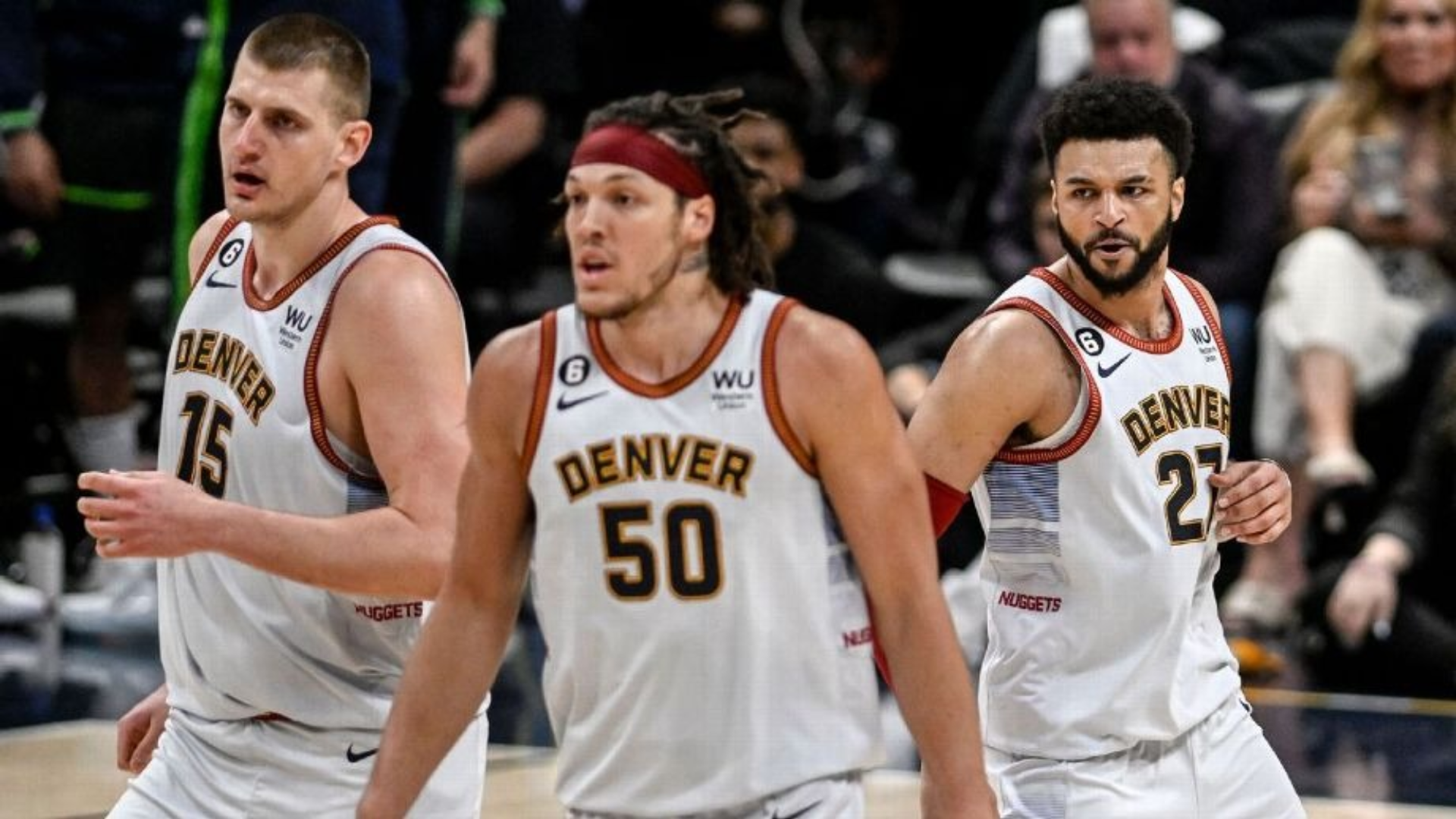 Jokic, Gordon e Murray em ação contra os Timberwolves pelo jogo 5 dos playoffs da NBA - Foto:  Getty Images