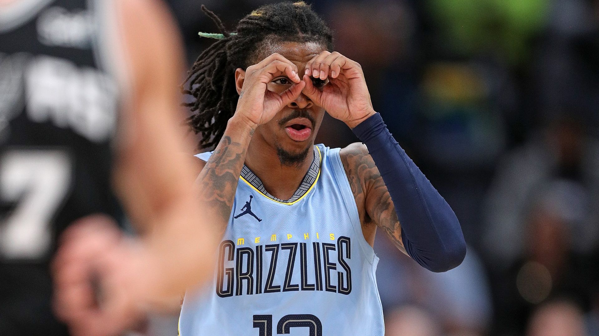 Ja Morant viraliza com enterrada sobre Wembanyama na NBA - Getty Images