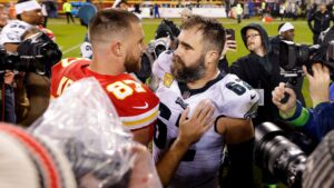 Travis e Jason Kelce serão homenageados pelo Cleveland Cavaliers; entenda - Getty Images