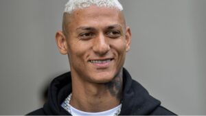 Atacante da seleção não participa de treino e preocupa Dorival - Getty Images