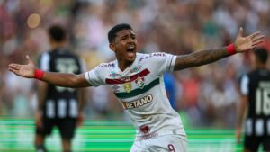 Após ser reintegrado, John Kennedy volta a ser afastado no Fluminense - Getty Images