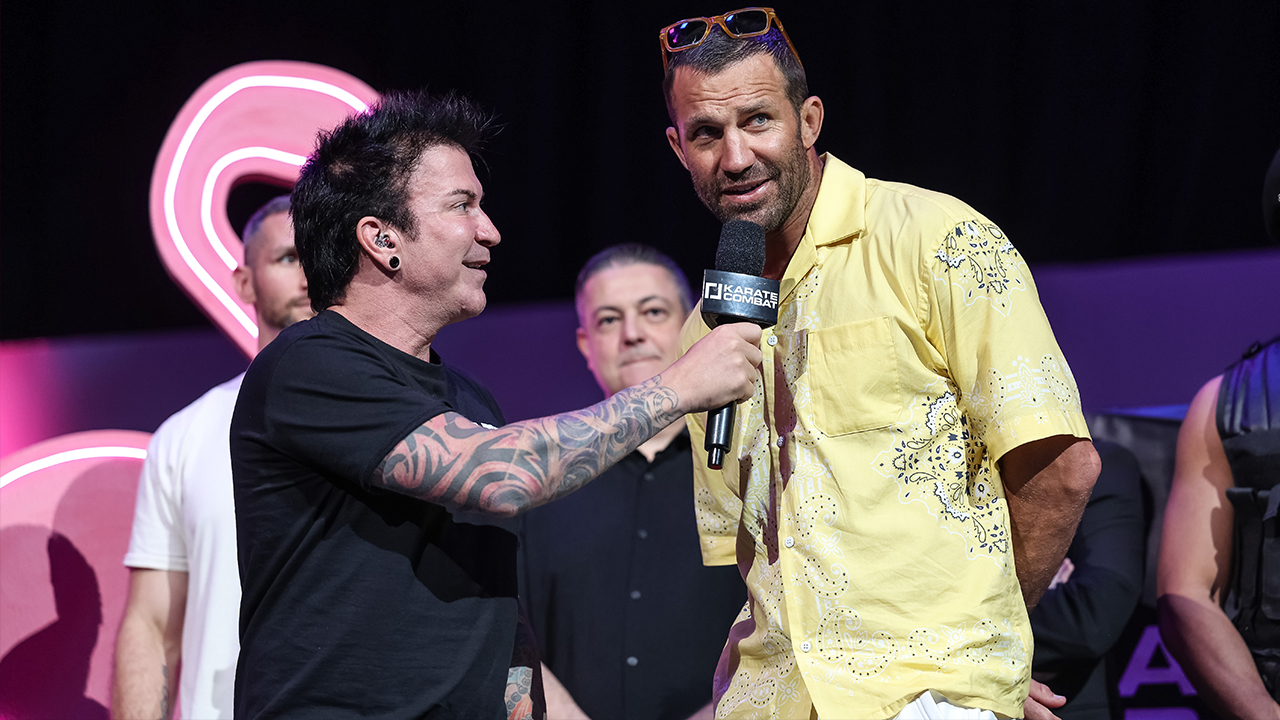 Rockhold vai estrear no Karate Combat - Divulgação