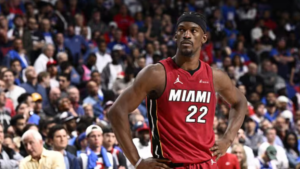 Apesar da lesão, Butler continuou em quadra - Divulgação NBA
