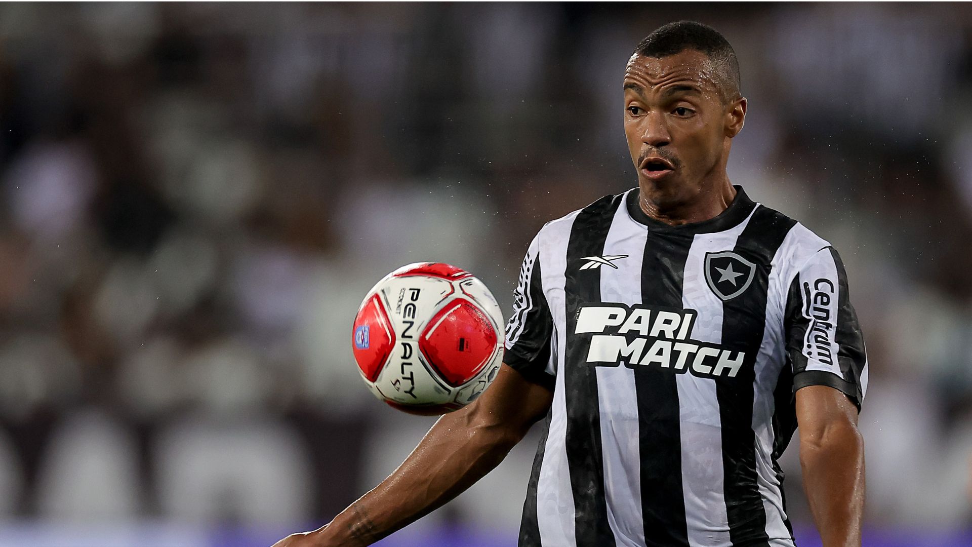 Marlon Freitas e outros dois jogadores seguem na mira do Vasco - Getty Images