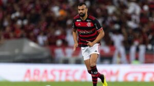 Flamengo encaminha venda de Fabrício Bruno para clube da Premier League - Getty Images