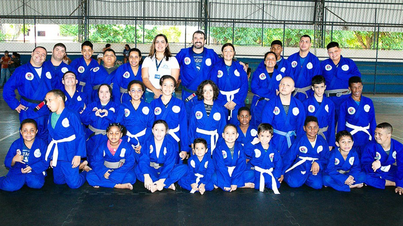 Alunos do projeto estão de "armadura" nova - Divulgação