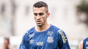 João Schmidt avança em recuperação e pode reforçar o Santos - Raul Baretta / Santos