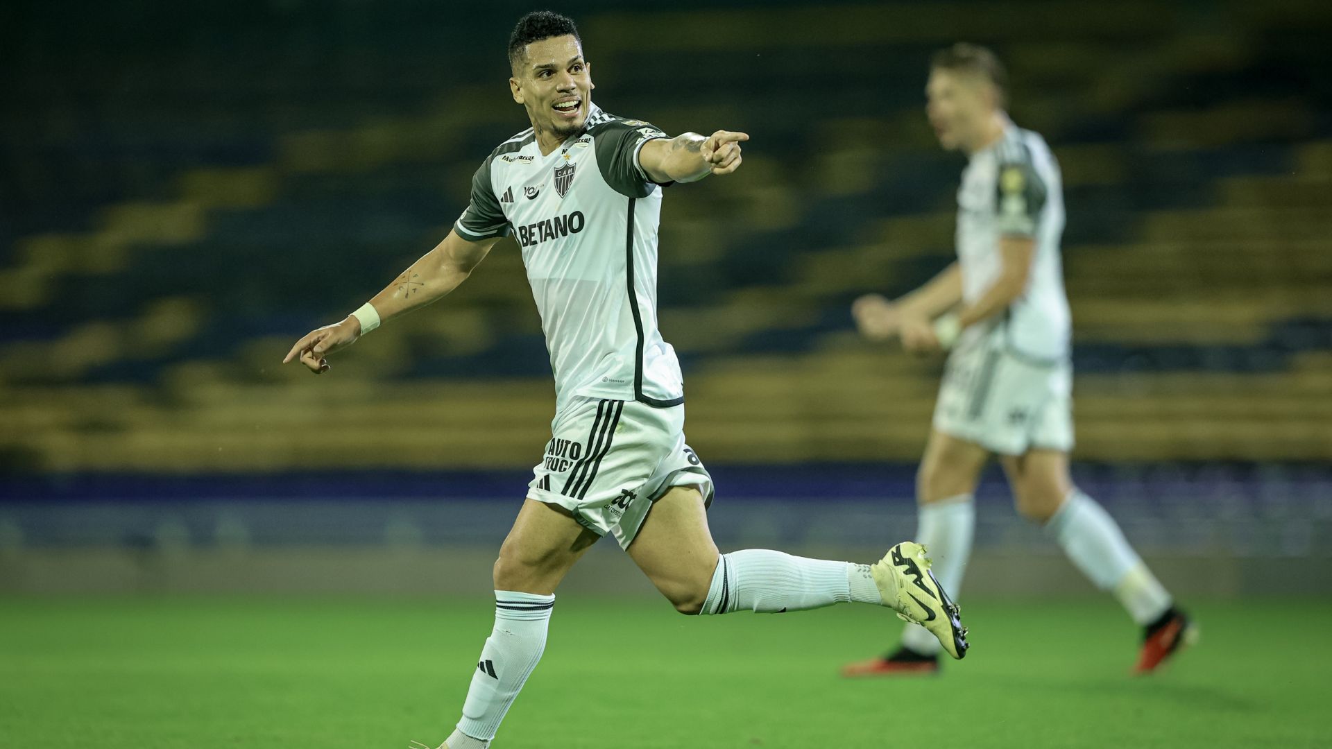 Paulinho fala sobre Palmeiras na Libertadores: “Pedra no sapato” - Pedro Souza / Atlético
