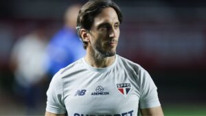 Zubeldía comenta ausência de James entre os relacionados - Getty Images