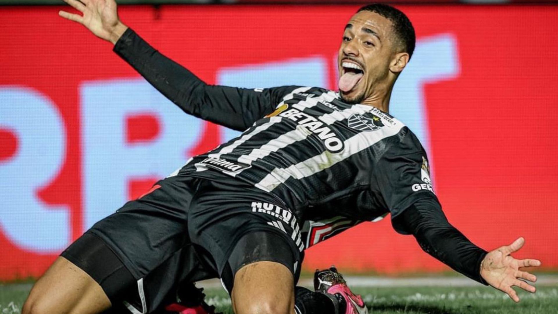 Rômulo comemora gol no último lance - Instagram/Reprodução