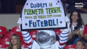 Astronauta na partida entre São Paulo e Grêmio - Premiere/Reprodução