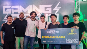 Aposentados & Cia levou troféu e cheque da competição - Divulgação