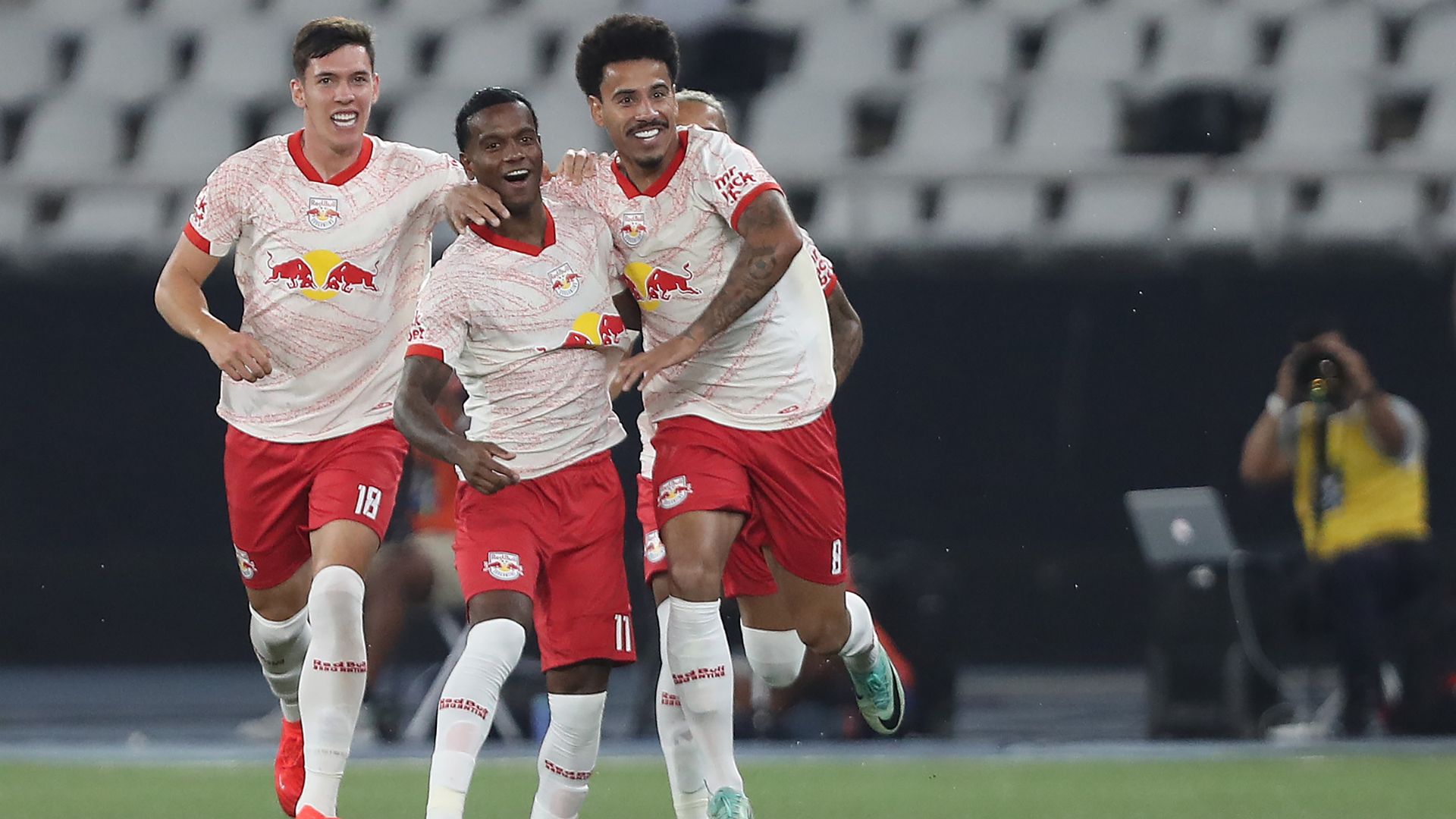 Bragantino e Atlético-GO pelo Brasileirão - Getty Images