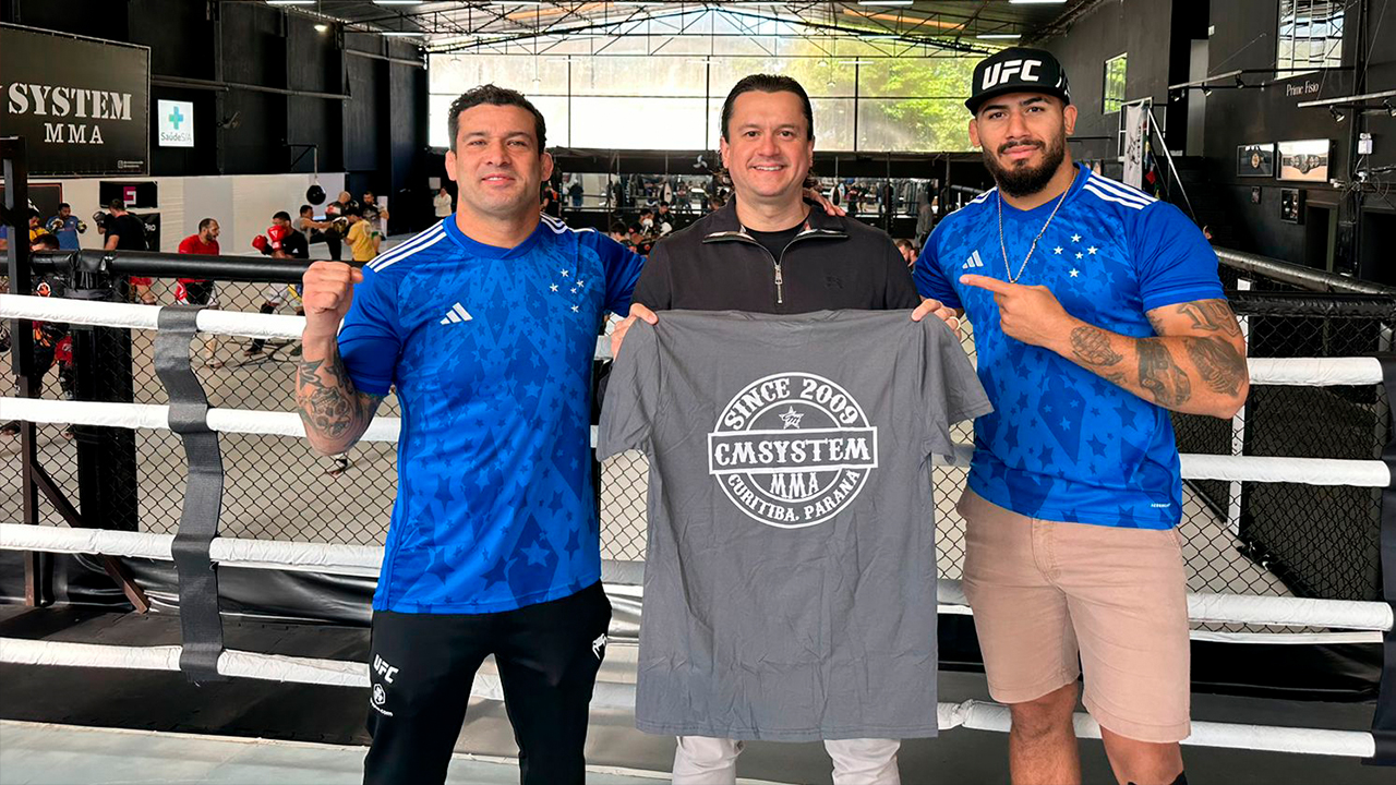 Cristiano Marcello, Sergio Rodrigues e Vitor Petrino no CT da CMSystem - Divulgação