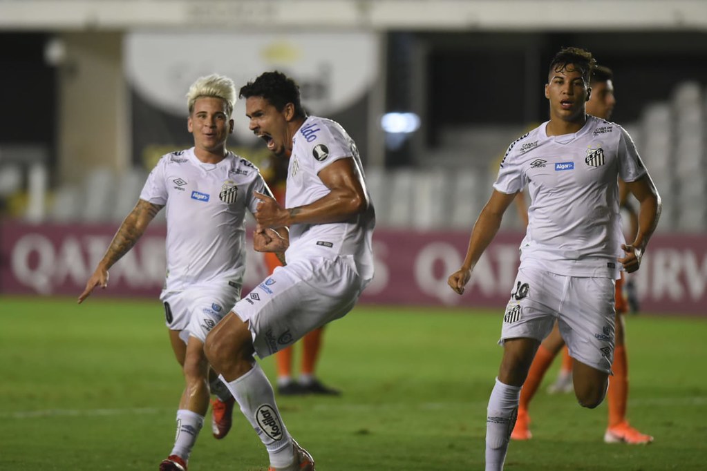 Kaio Jorge tem apenas 18 anos de idade e marcou um gol como profissional - Ivan Storti / Santos FC