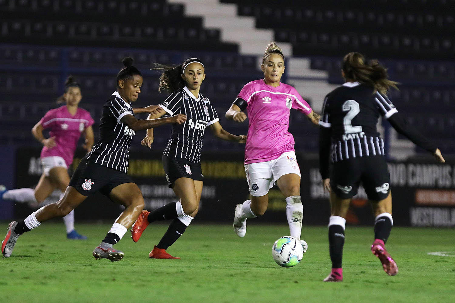 Corinthians goleia o Santos pelo paulistão feminino e fica perto da vaga na semifinal - Pedro Ernesto Guerra Azevedo/Santos FC/Fotos Públicas