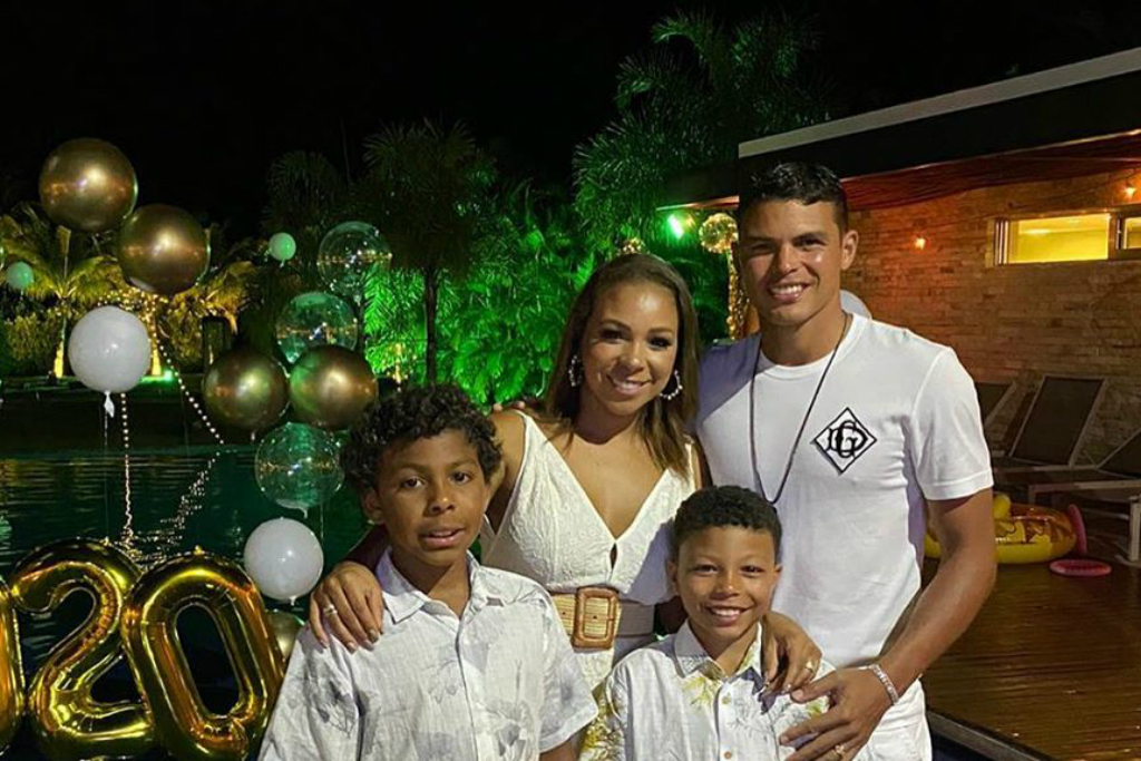 Thiago Silva, sua esposa Belle e seus dois filhos - Instagram