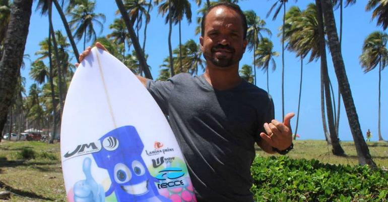 Pino foi bicampeão por equipe do Brasil na Califórnia 2017 - Instagram @robertopinosurf