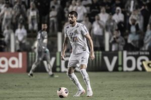 Luan Peres em ação com a camisa do Santos - Ivan Storti/Santos