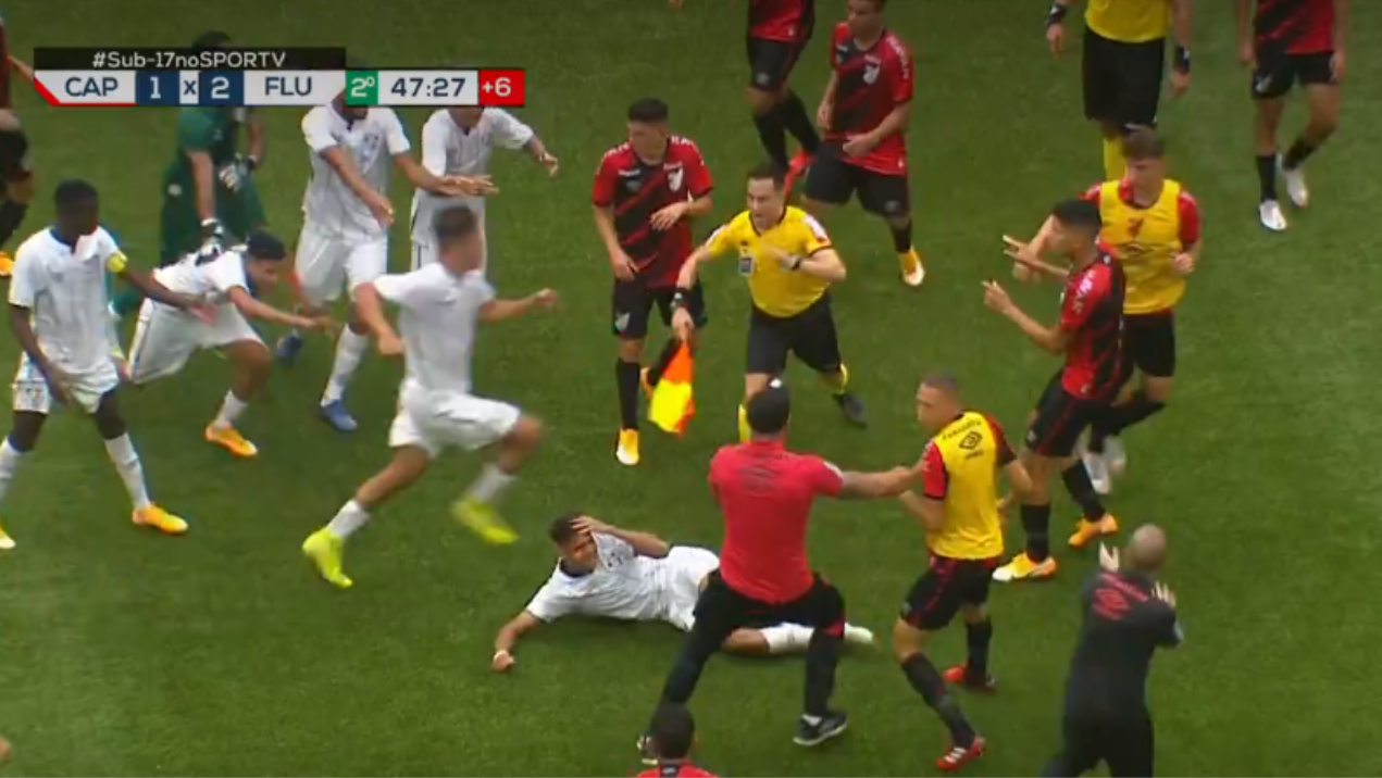 Procuradoria do STJD denuncia jogadores envolvidos em pancadaria em Athletico-PR x Fluminense, pelo Brasileirão sub-17 - Transmissão SporTV