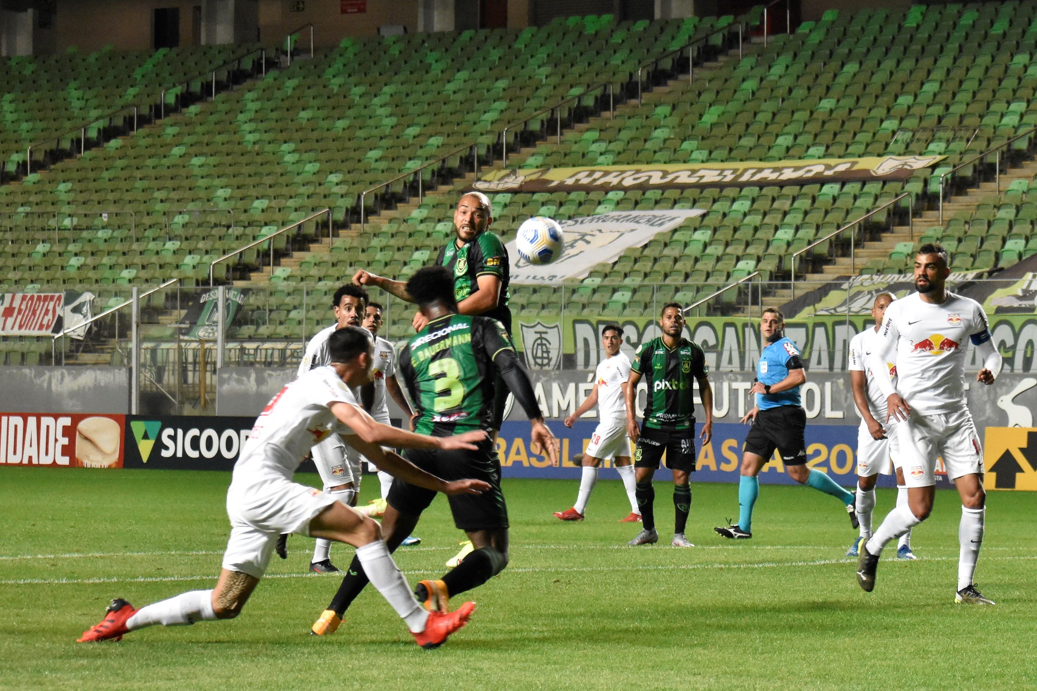 América-MG e Bragantino duelaram no Campeonato Brasileiro - Marina Almeida / América / Flickr