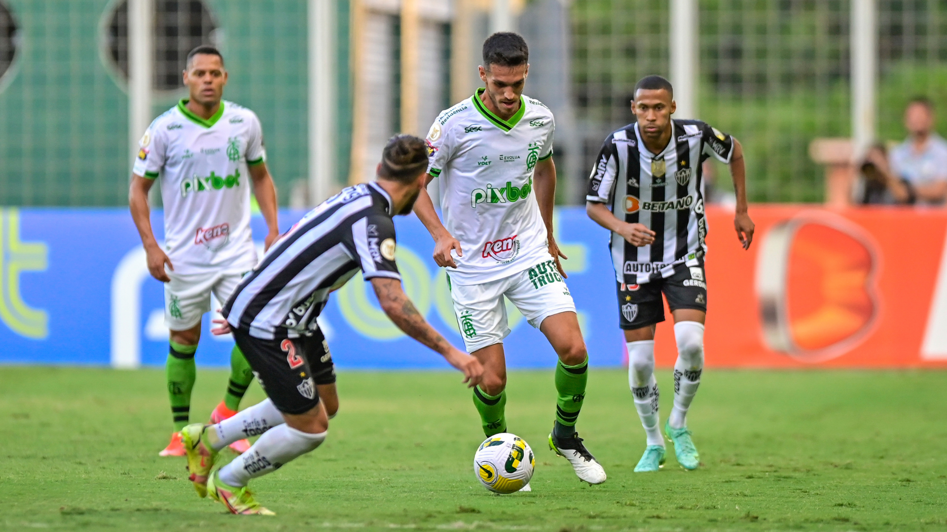América-MG bate Atlético-MG no Brasileirão - Flickr - Mourão Panda / América-MG
