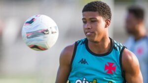 Andrey abre o jogo sobre futuro no Vasco - Daniel Ramalho/ CRVG