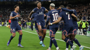 Elenco do PSG em campo - Getty Images