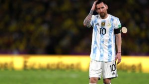 Scaloni comentou sobre o confronto entre Messi e Lewandowski na Copa do Mundo - GettyImages