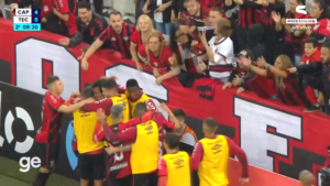 Jogadores do Athletico-PR comemorando o gol diante do Tocantinópolis na Copa do Brasil - Transmissão SporTV