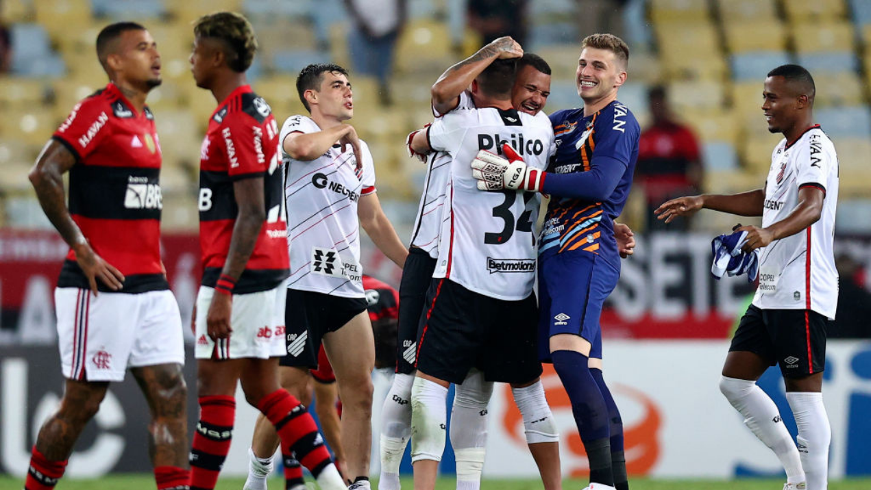 Jogadores do Athletico-PR comemorando antes de provocar Renato Gaúcho - GettyImages