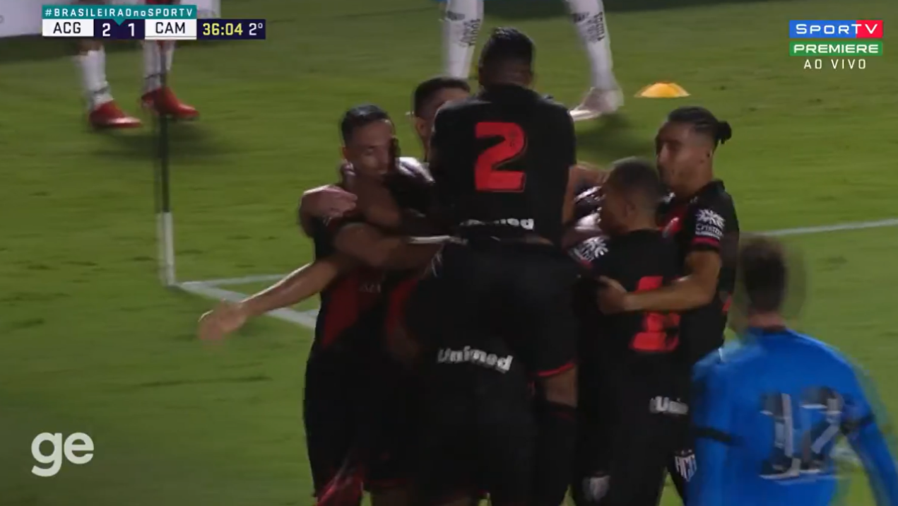 Jogadores do Atlético-GO comemorando o gol diante do Atlético-MG pelo Brasileirão - Transmissão Premiere