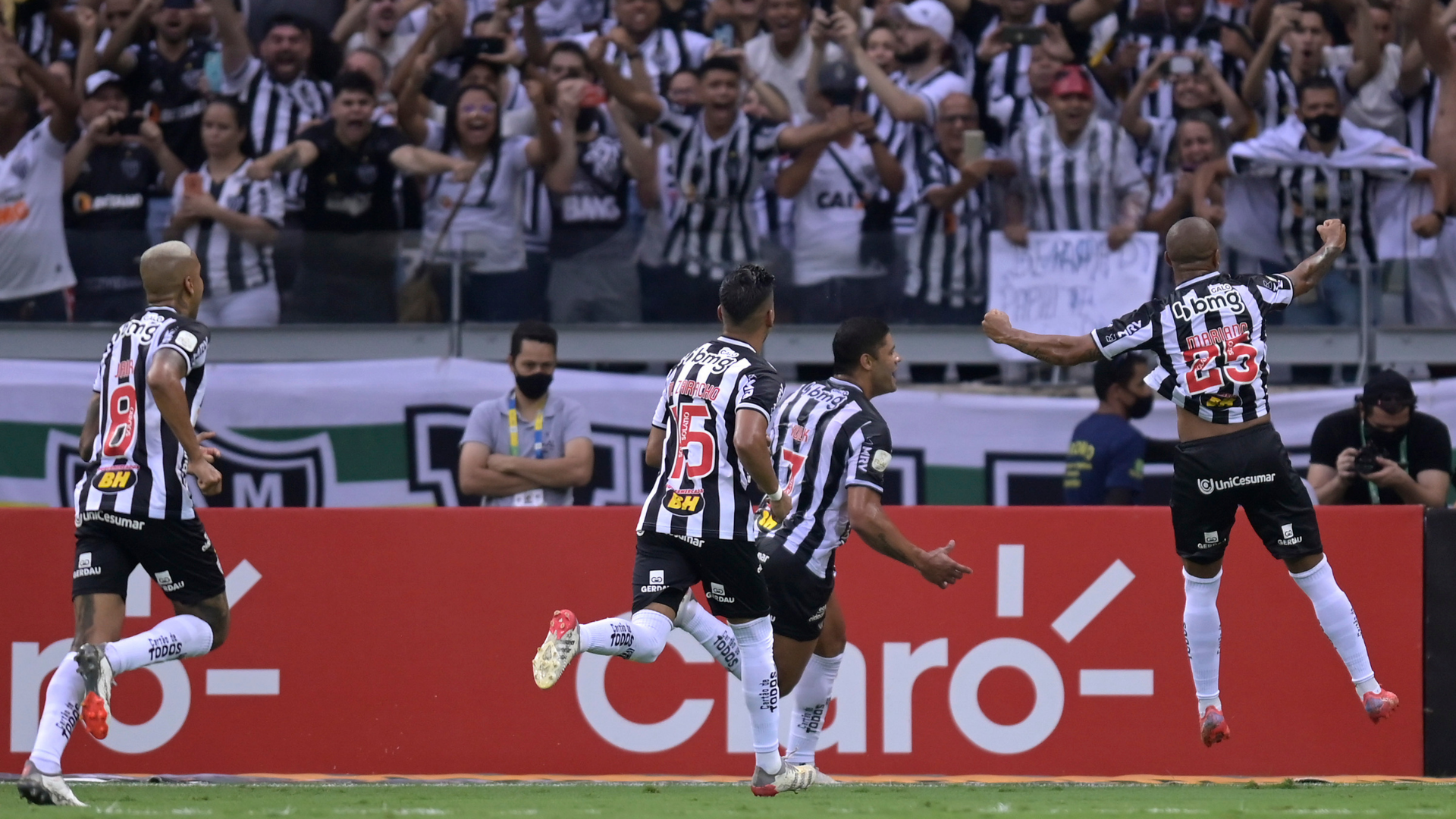 Jogadores do Atlético-MG comemorando em campo - GettyImages