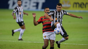 Atlético-MG tem zagueiros de saída e sonha com nova dupla - GettyImages