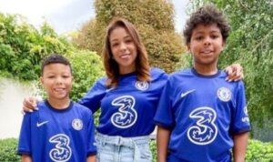 Belle e os filhos Iago e Isago, de 10 e 12 anos - Divulgação