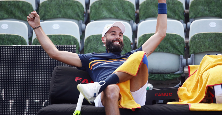 Benoit Paire pega telefone para tirar foto de marca da bola no meio da partida - Getty Images