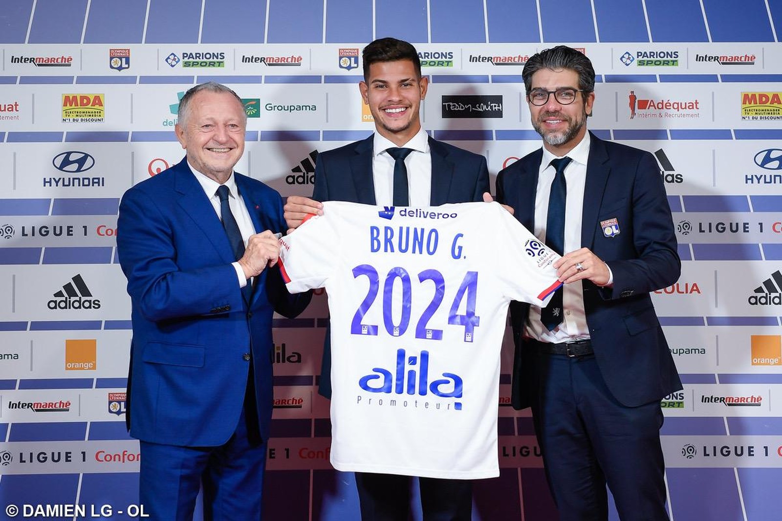 Jovem brasileiro deve estrear nesta sexta-feira, 21, contra o Metz - Divulgação/Lyon