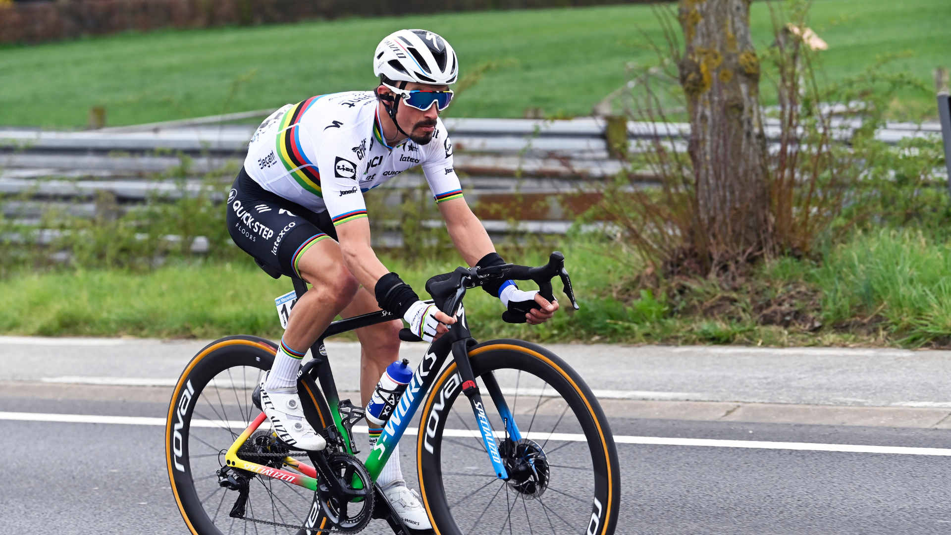 Bicampeão mundial de estrada, Julian Alaphilippe em ação pela QuickStep-Alpha Vinyl - GettyImages