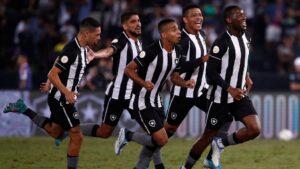 Botafogo acerta contratação de lateral da Premier League - Getty Images