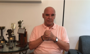 Ex-técnico botafoguense é a nova contratação do clube carioca para a gerência de futebol - reprodução/YouTube canal Valdir Espinosa