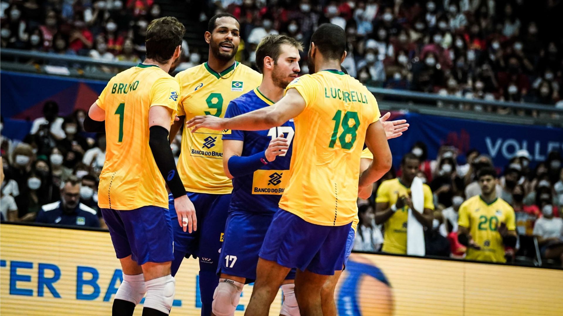 Jogadores do Brasil em quadra pela Liga das Nações - VolleyballWorld/Fotos Públicas