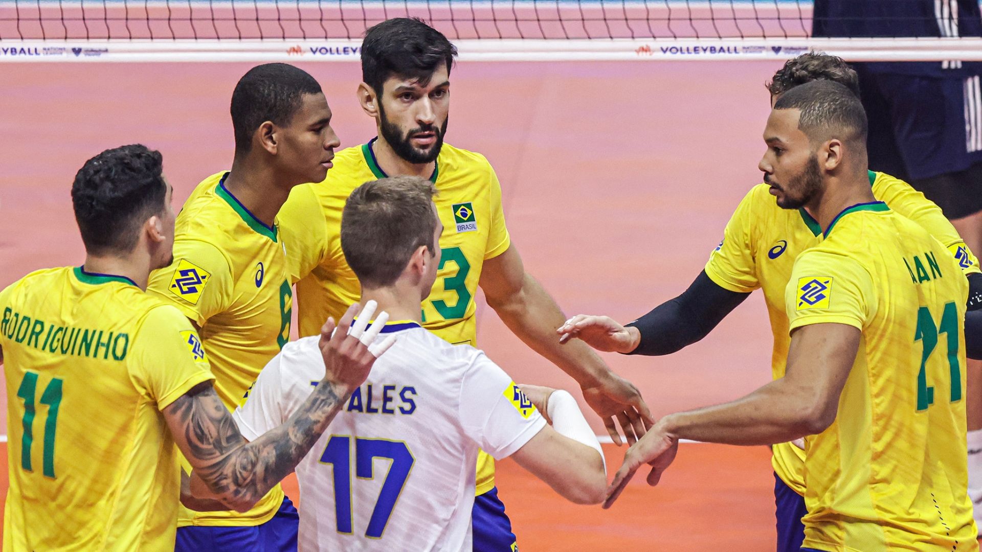 Jogadores do Brasil em quadra pela Liga das Nações - Wander Roberto/Inovafoto/CBV/Fotos Públicas