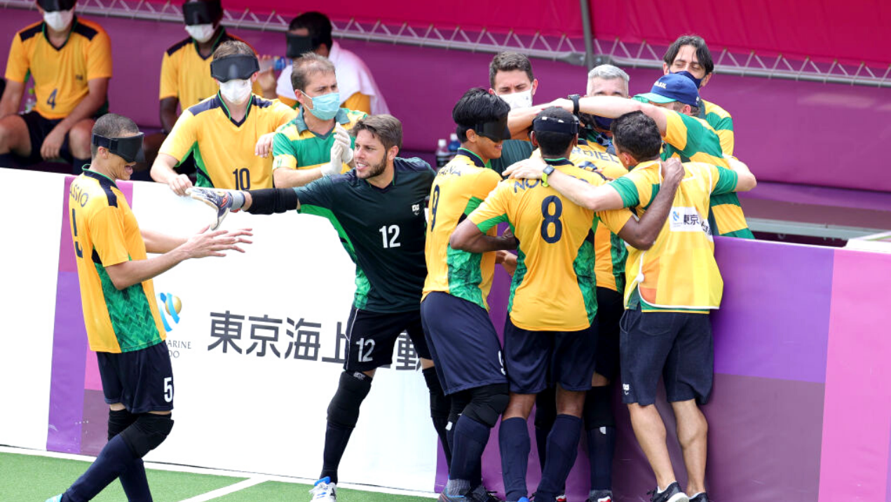 Jogadores do Brasil comemorando a vitória no Futebol de 5 das Paralimpíadas - GettyImages