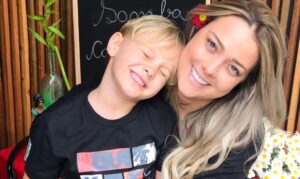 Carol Dantas está tendo dificuldades em ensinar as lições para o filho - Instagram