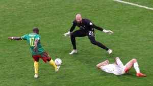 Aboubakar levou a torcida à loucura com um golaço de Camarões contra Sérvia - GettyImages