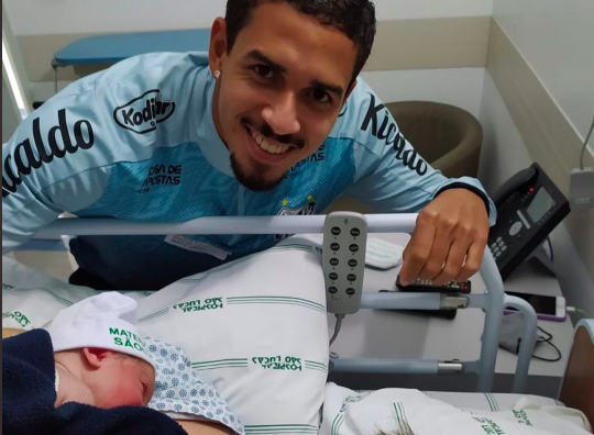 Lucas Veríssimo comemora nascimento da sua filha! - Instagram