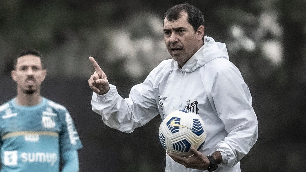 Fábio Carille, treinador do Santos durante treinamento da equipe - GettyImages